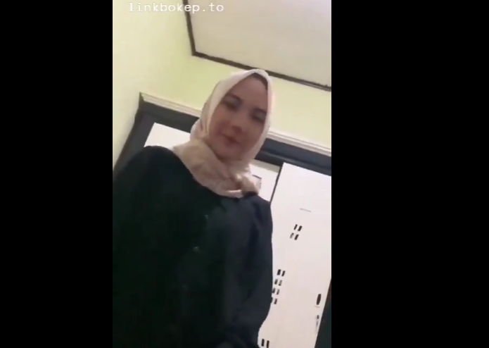 ABG Hijab Awal Nya Ga Mau Di Wikwik Ayang Pas Ayang Ngeluarin Burung Nya Langsung Minta Di Masukin