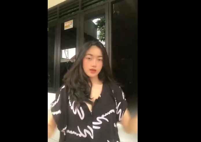 Cewe Ini Panik Saat Burung Ayang Muntah Di Dalem Apem Tembem Milik Nya