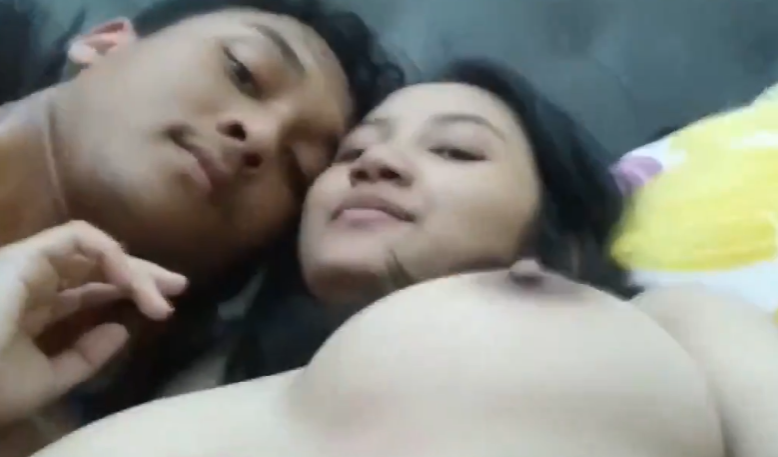 Yang Lagi Viral Udah Kebelet Banget Main Di Depan Rumah Di Atas Honda beat